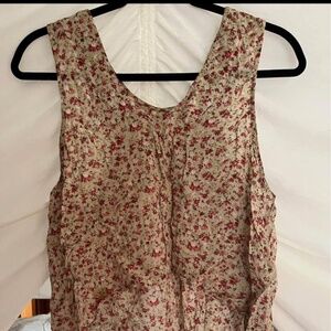 Adorable Dramatic High-low Sleeveless Floral Spring Top, Size Small